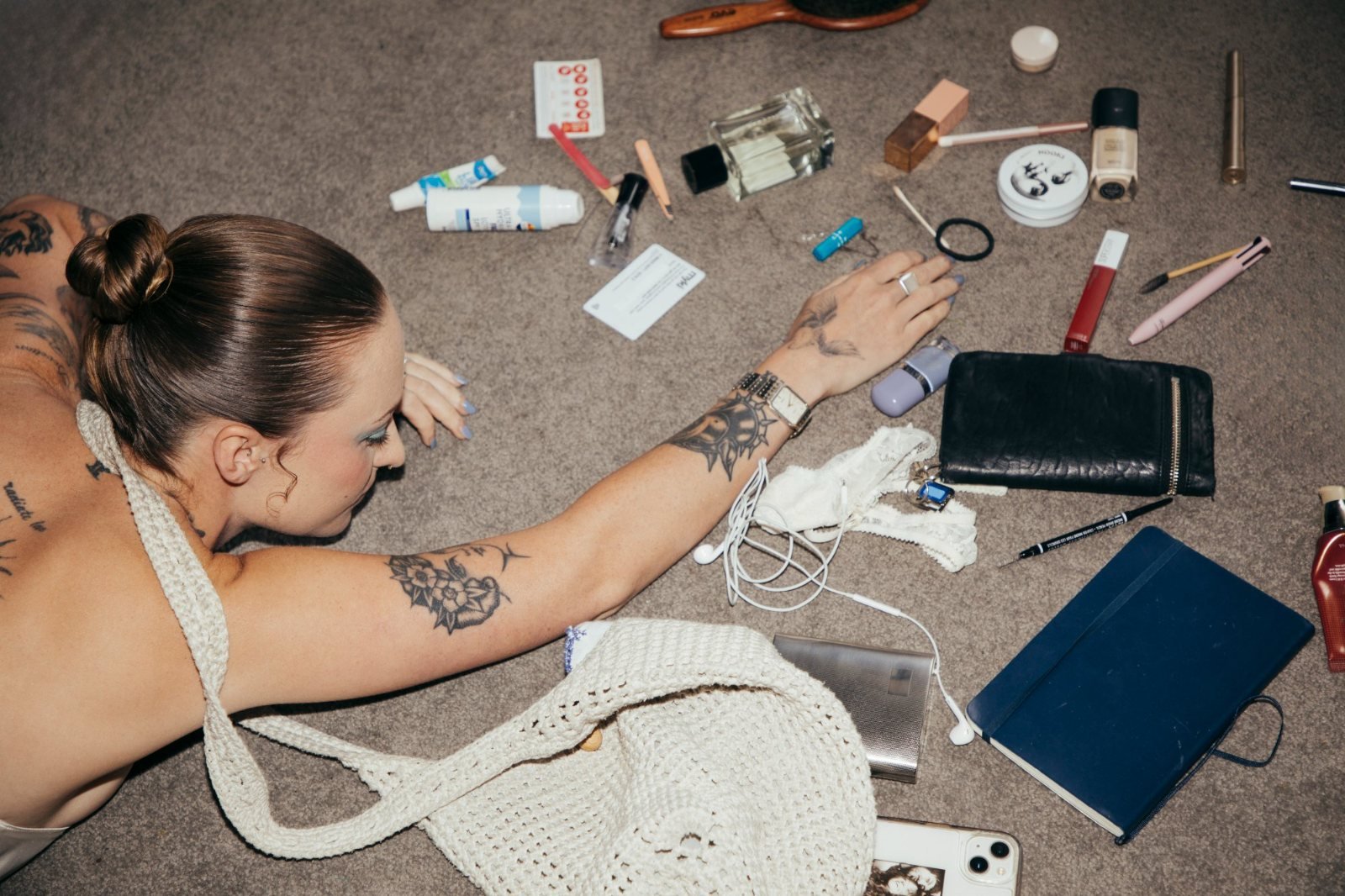 Handbag contents, thumbnail